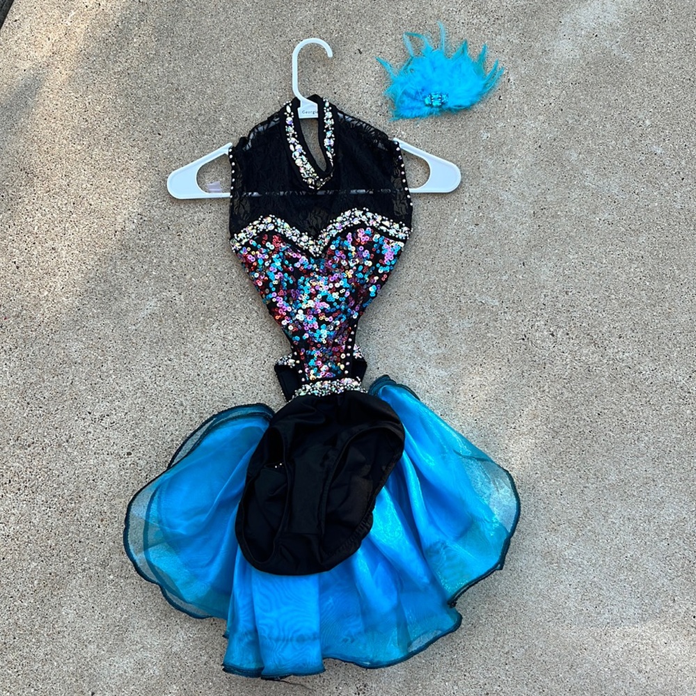 Like new girls’ costume. Only a worn a few times. Size Intermediate child.